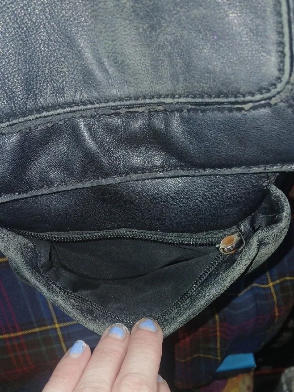 Wilsons Leather Y2K Vintage Black Leather Backpack Broken Magnetic Snap